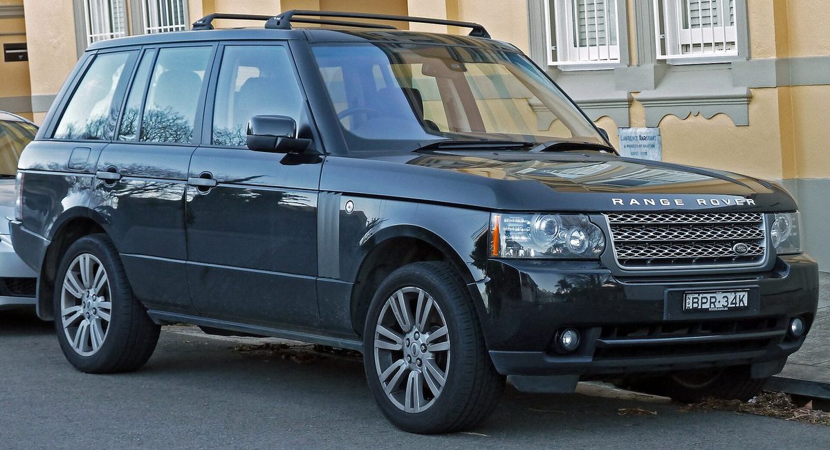 Black 2010 Range Rover L322 facelift (late era), front three-quarter view