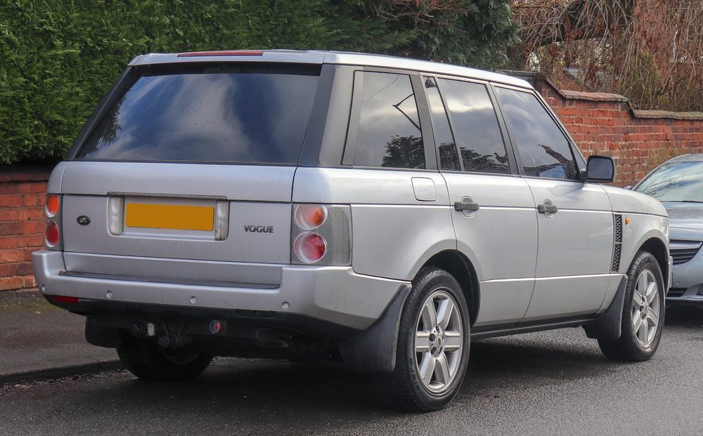 Silver Range Rover L322 4.4 V8 Vogue, rear three-quarter view
